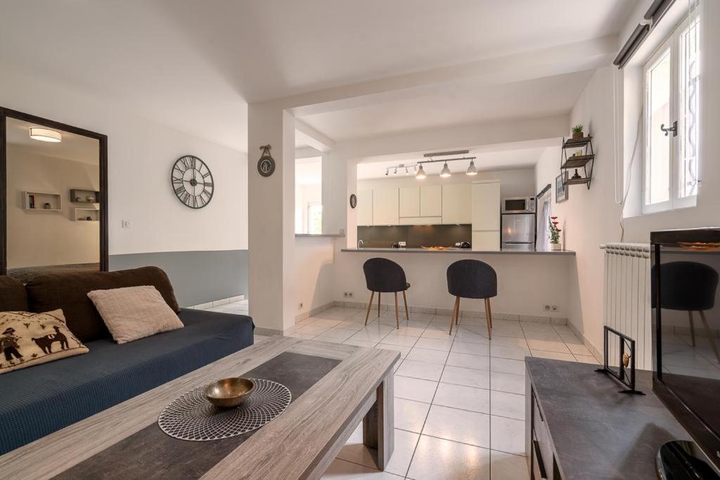 Rez de villa avec beau jardin et belle vue Saint-Laurent-du-Var Extérieur photo